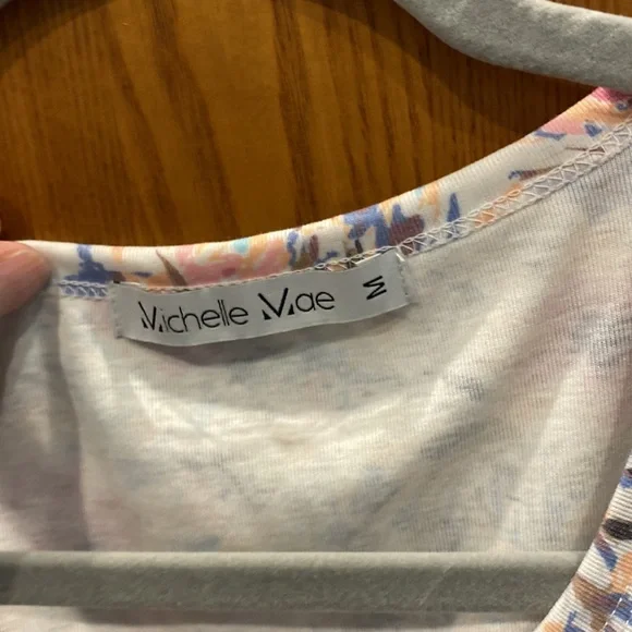 Michelle Mae Floral Tank Top - Pink and White size medium - Picture 2 of 5